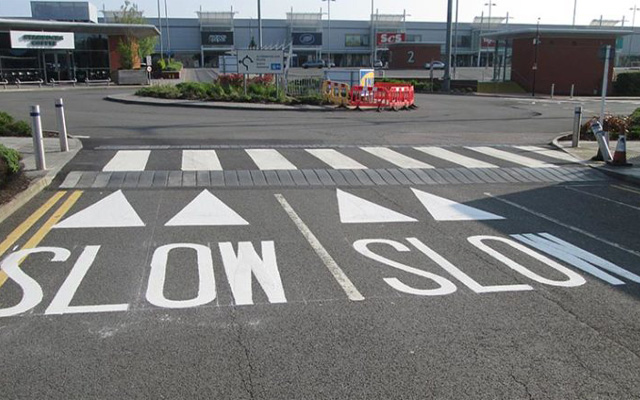 از چه نوع رنگ هایی برای خط کشی خیابان ها استفاده می شود؟ از چه نوع رنگ هایی برای خط کشی خیابان ها استفاده می شود؟