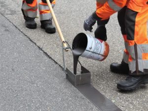 نحوه ترمیم آسیب‌های رنگ ترافیکی در معابر شهری